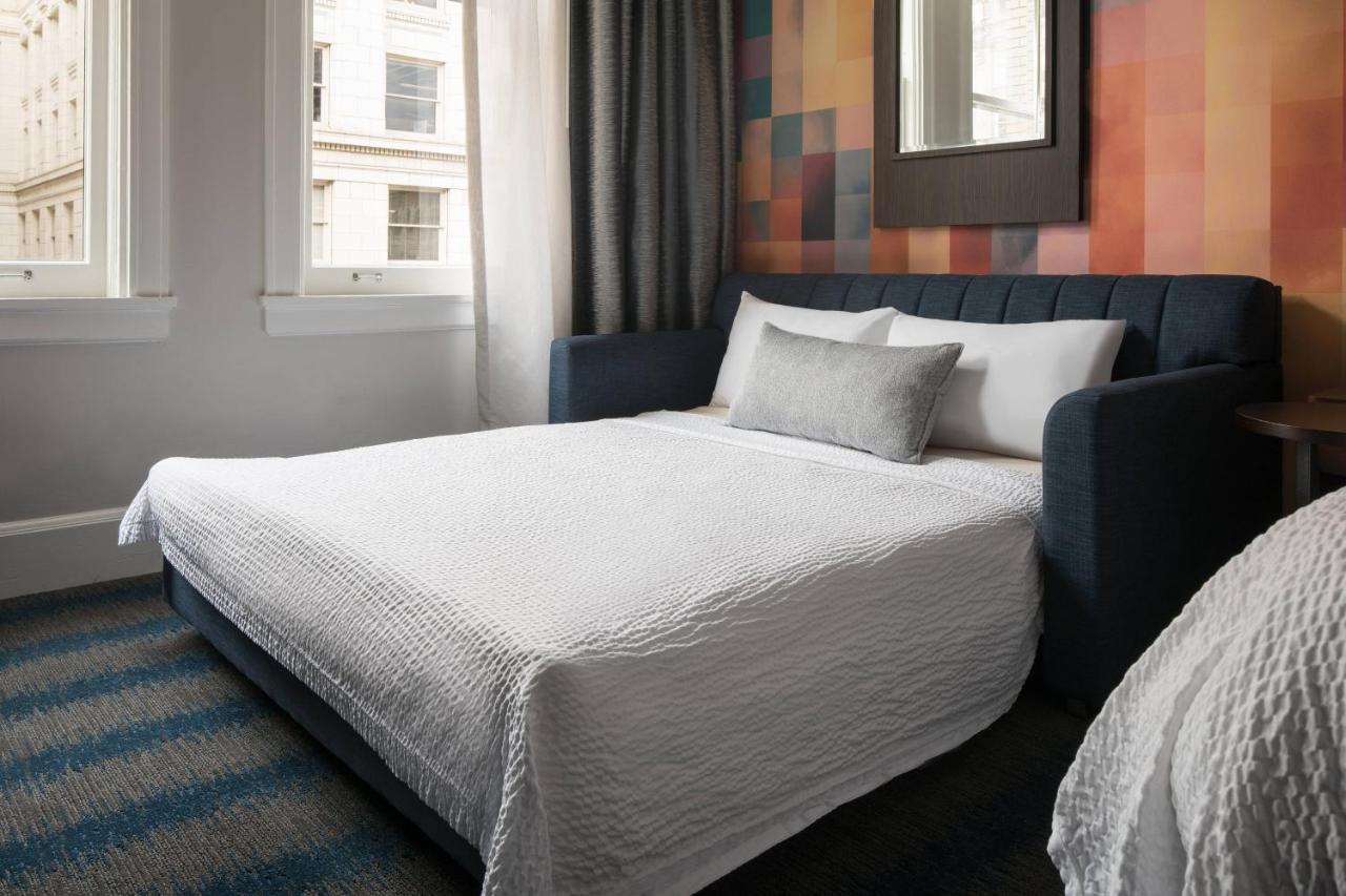 Отель Courtyard Seattle Downtown / Pioneer Square Экстерьер фото