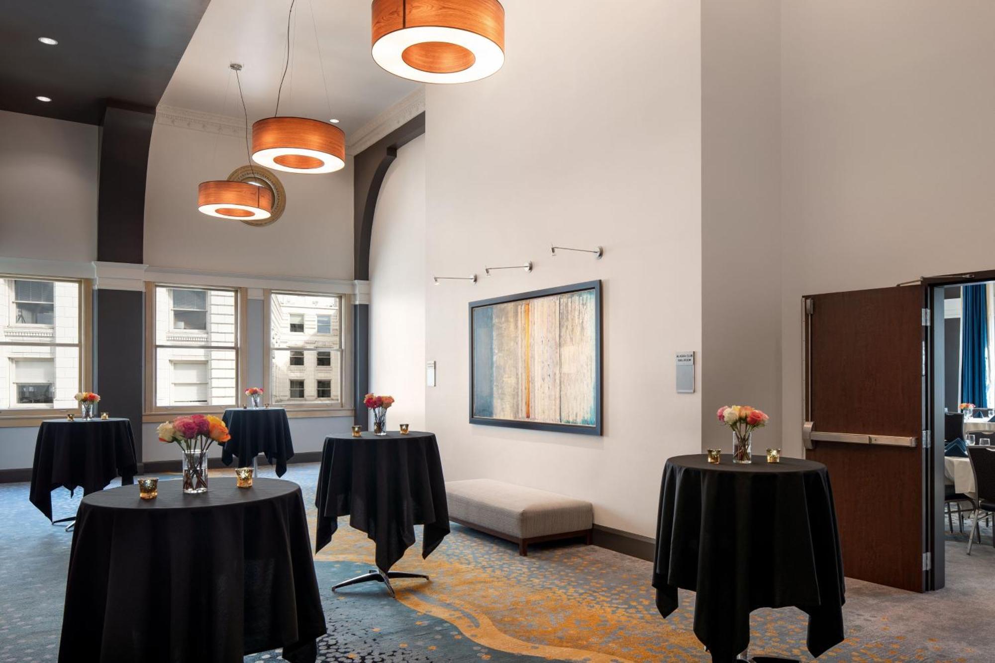 Отель Courtyard Seattle Downtown / Pioneer Square Экстерьер фото